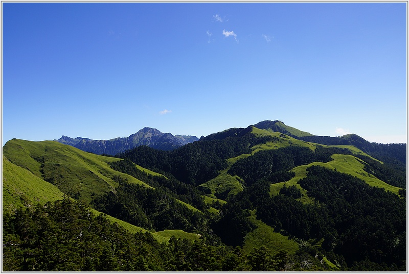 2014-09-29 09-29-30登頂途中的美麗山景.jpg